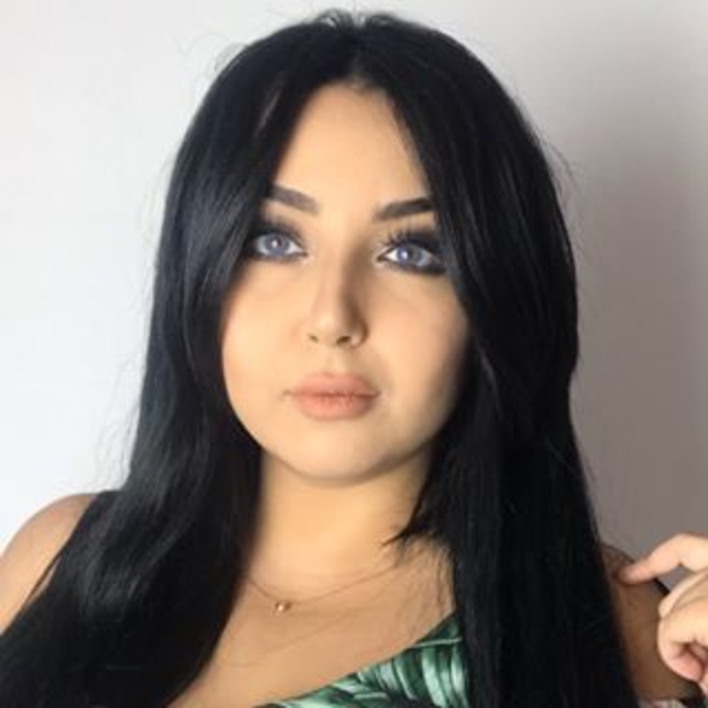 Yasmine Belkacem Yasmine Belkacem