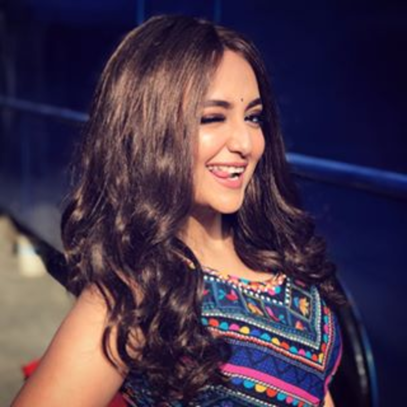 Monali Thakur Monali Thakur