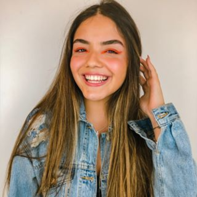 Stefany Vaz Stefany Vaz