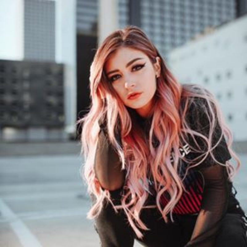 Chrissy Costanza Chrissy Costanza