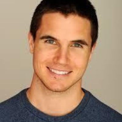 Robbie Amell
