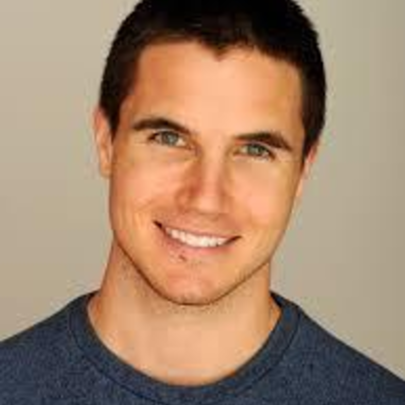 Robbie Amell Robbie Amell