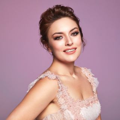 Ezgi Mola